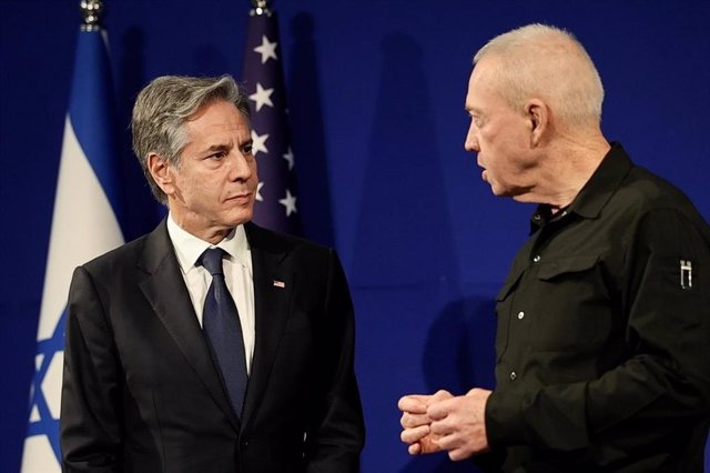 El secretario de Estado de EEUU, Antony Blinken (izquierda) y el ministro de Defensa de Israel, Yoav Gallant (derecha)