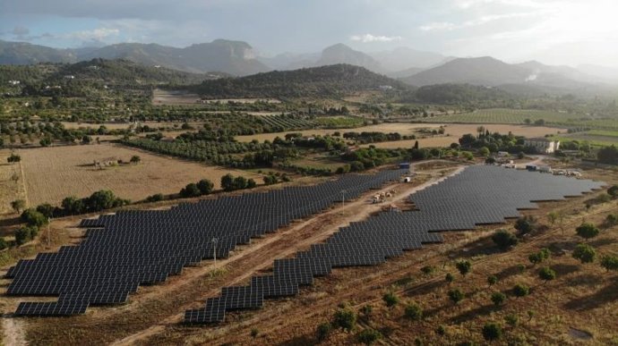 Archivo - Parque fotovoltaico de Son Corcó, ubicado en Consell (Mallorca).