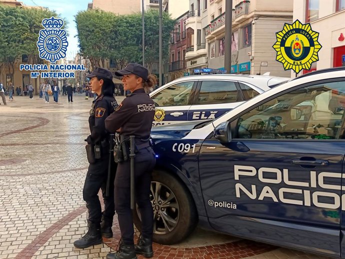 Agentes de la Policía Nacional y Policía Local de Elche
