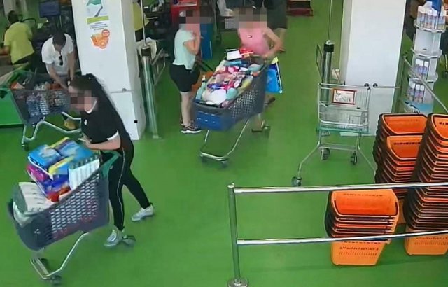 Detenidas tres mujeres por sustraer productos por 2.000 euros en supermercados de San Cibrao y Barbadás (Ourense)