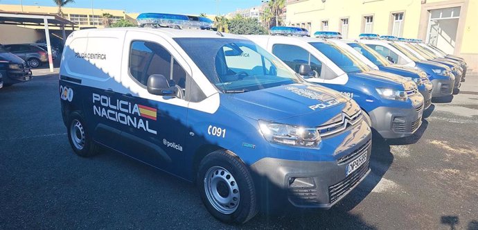 Furgones de Policía Nacional eléctricos que se incorporan al parque móvil del cuerpo policial en Canarias