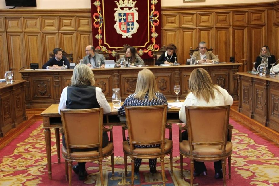 Imagen del pleno extraordinario para aprobar la concesión demanial a las obras de la red de calor en Palencia.