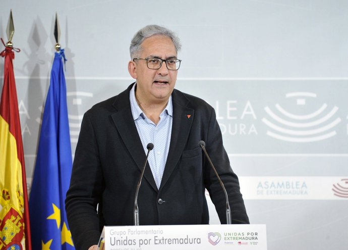 El diputado de Unidas por Extremadura en la Asamblea Joaquín Macías en rueda de prensa