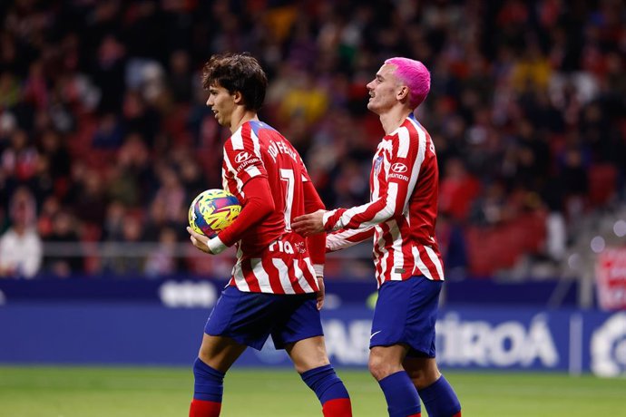 Archivo - Joao Felix and Antoine Griezmann of Atletico de Madrid laments during the Spanish League, La Liga Santander, football match played between Atletico de Madrid and Elche CF at Civitas Metropolitano stadium on December 29, 2022, in Madrid, Spain.