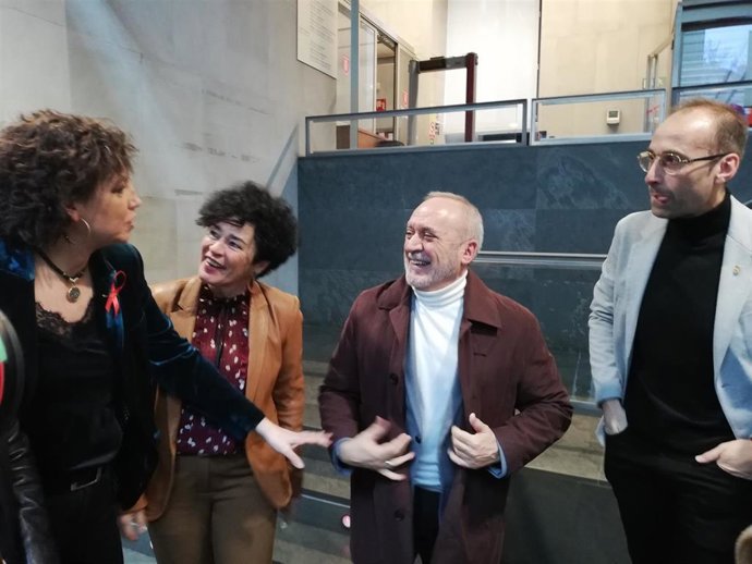 El consejero de Universidad, Innovación y Transformación Digital del Gobierno de Navarra, Juan Cruz Cigudosa (centro), futuro secretario de Estado del Ministerio de Ciencia, Innovación y Universidades