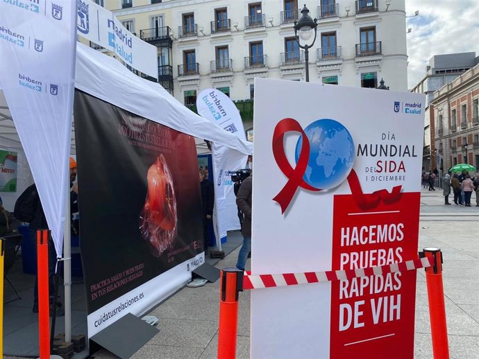 Madrid Salud instala una carpa en la Puerta del Sol para ofrecer pruebas rápidas de VIH e información