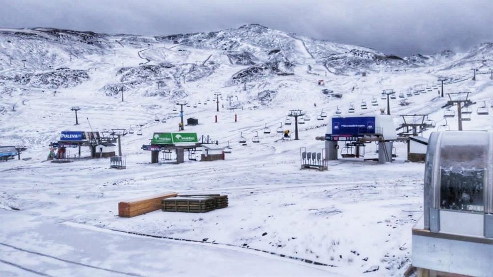 Archivo - Primeras nevadas de otoño en Sierra Nevada, en imagen de archivo