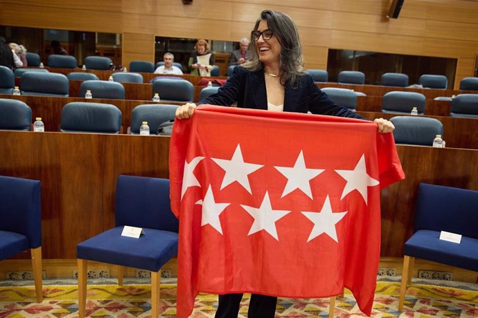 La portavoz de Más Madrid en la Asamblea, Manuela Bergerot, momentos antes del Pleno homenaje a los 40 años de la autonomía
