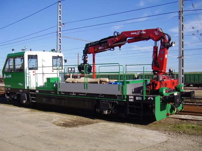 Adif adjudica tres contratos por 27 millones de euros para el mantenimiento de 79 vehículo de conservación de la red.