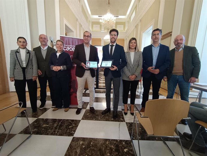 El alcalde de Cáceres y el concejal de Economía presentan los presupuestos para 2024