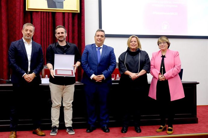 El profesor de la UMH Santiago García Cremades, Placa de Honor de la Asociación Española de Científicos