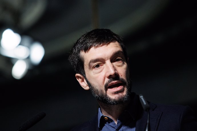 El ministro de Derechos Sociales, Consumo y Agenda 2030, Pablo Bustinduy, interviene en la 16 reunión de la Plataforma Europea para la Inclusión del Pueblo Gitano en el Círculo de Bellas Artes, a 30 de noviembre de 2023, en Madrid (España). Esta edició