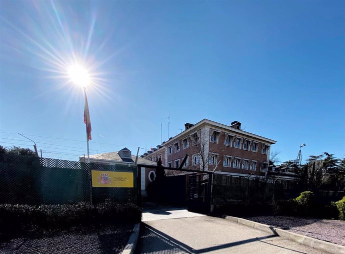 Archivo - Entrada al Palacio de la Moncloa, sede de la Presidencia del Gobierno de España, en Madrid (España) a 21 de febrero de 2020.