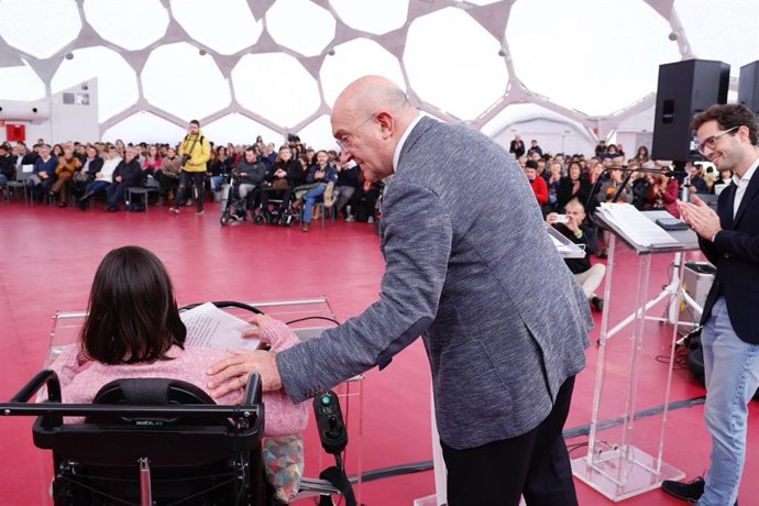 El Ayuntamiento de Valladolid conmemora en la Cúpula del Milenio el Día de las Personas con Discapacidad.