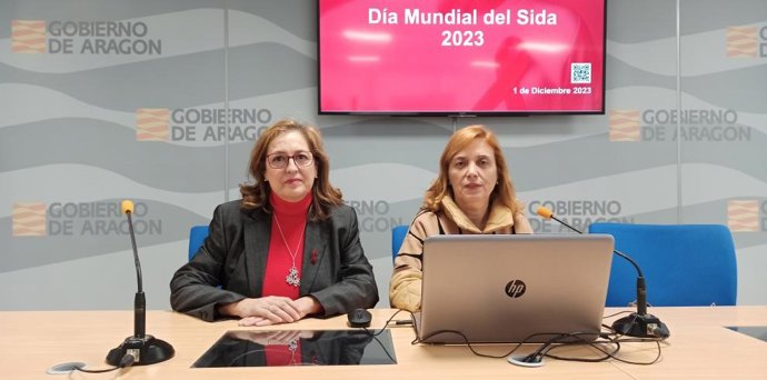 La directora general de Salud Pública del Gobierno de Aragón, Nuria Gayán, y la jefa de sección de la Unidad de Enfermedades Infecciosas del Hospital Miguel Servet de Zaragoza, Rosa Martínez, en rueda de prensa