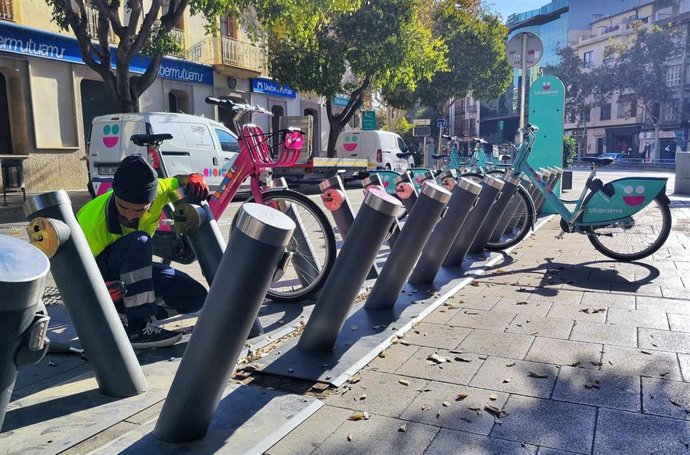 Estación de Bicipalma en la calle Blanquerna