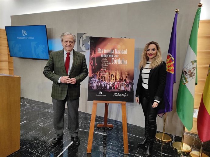 El presidente de la Diputación de Córdoba, Salvador Fuentes, y la delegada de Turismo de la institución provincial, Narci Ruiz, en la presentación de la campaña 'Hay mucha Navidad en la provincia de Córdoba. Saboréala'.