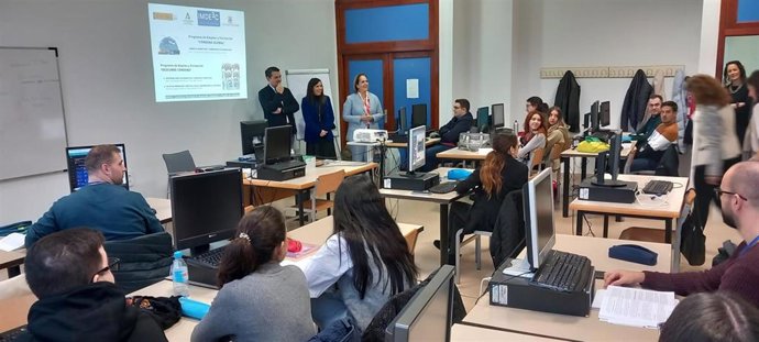María Dolores Gálvez, José María Bellido y Blanca Torrent en la visita a los dos proyectos en CECO.
