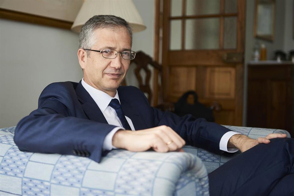 Archivo - El Gobernador del Banco de España, Pablo Hernández de Cos, durante la segunda jornada del curso de la APIE de la Universidad Internacional Menéndez Pelayo (UIMP), en el Palacio de la Magdalena, a 23 de junio de 2023, en Santander, Cantabria (E