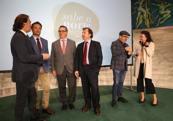 El consejero de Desarrollo Rural, Pablo Palencia, y otros asistentes a la presentación de la marca 'Sabe a Norte'
