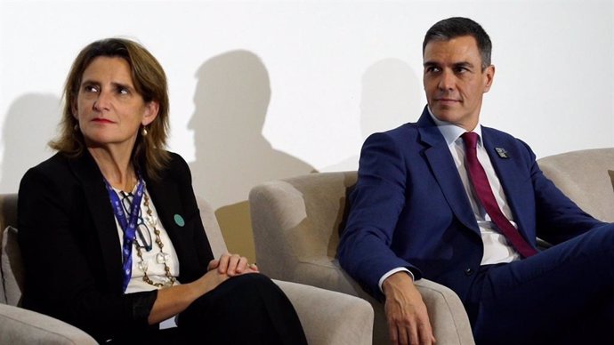 El presidente del Gobierno, Pedro Sánchez, y la ministra para la Transición Energética y Reto Demográfico, Teresa Ribera, durante su participación en la XXVIII Cumbre del Clima (COP28) de la ONU que se celebra en Dubai (Emiratos Árabes Unidos).