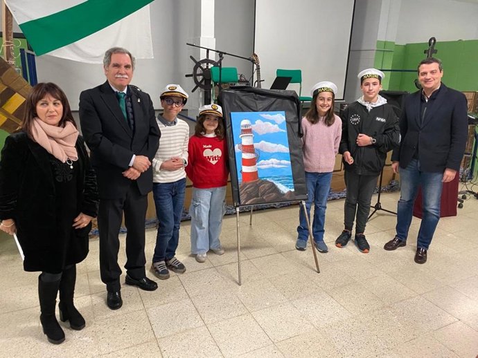 Viso (2 izda.) y Bellido (dcha.), durante su visita al CEIP Mediterráneo.