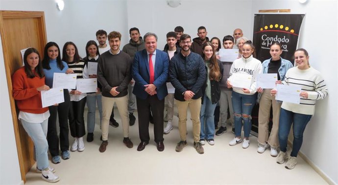 Entrega en Niebla de los diplomas a los alumnos del programa de formación 'Admicondado'.