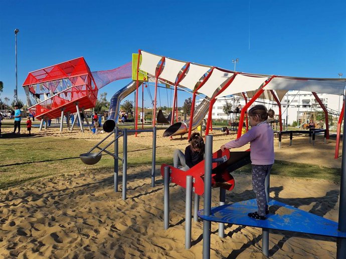 Parque público para niños en Carmona