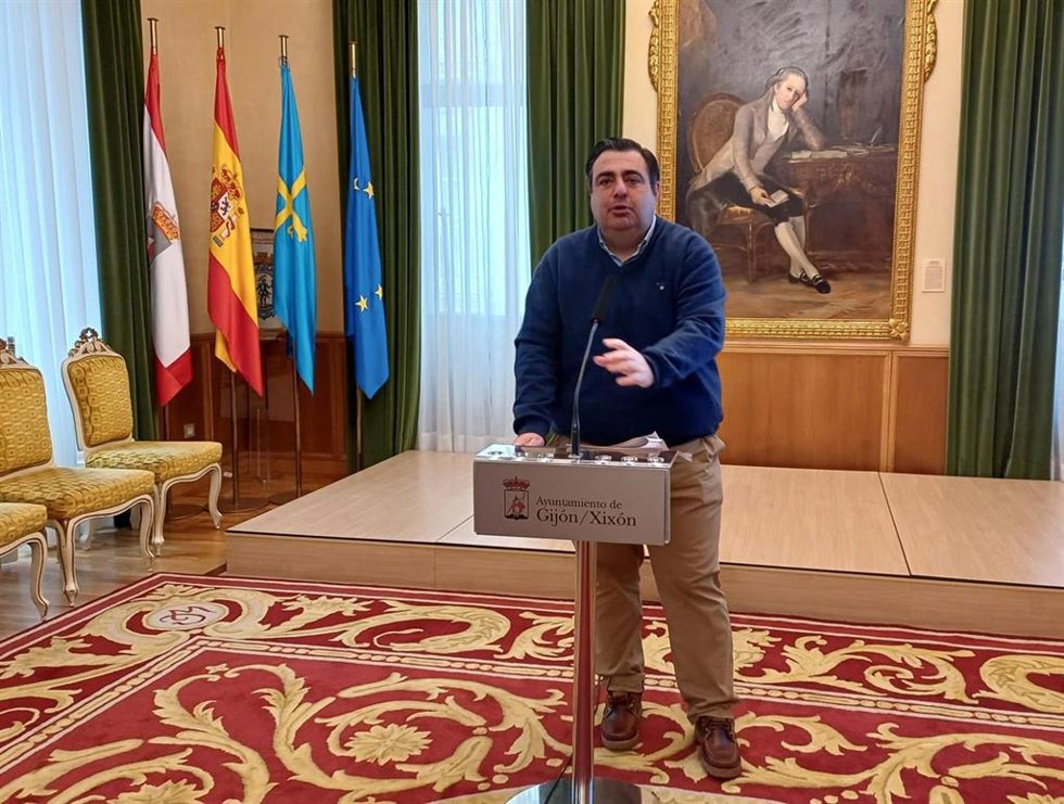 Rueda de prensa en el Consistorio gijonés del concejal de Tráfico, Movilidad y Transportes del Ayuntamiento de Gijón, Pelayo Barcia (Foro).