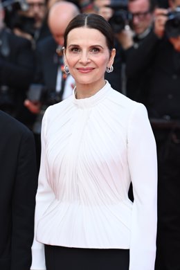Archivo - 24 May 2023, France, Cannes: French actress Juliette Binoche arrives to attend the premiere for La Passion de Dodin Bouffant during the 76th Cannes Film Festival. Photo: Doug Peters/PA Wire/dpa