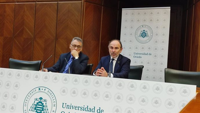 El rector de la Universidad de Oviedo, Ignacio Villaverde, y el gerente de la institución, José Antonio Díaz Lago.