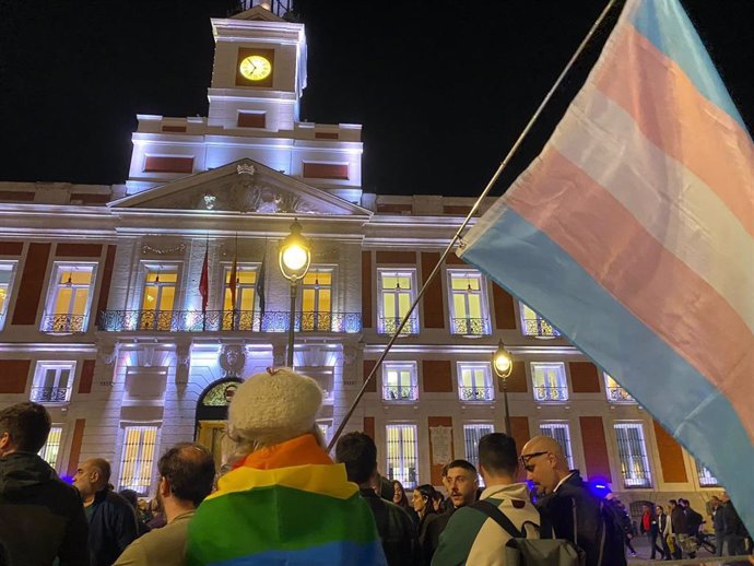 Manifestación en la Puerta del Sol contra la modificación de las leyes LGTBI que ha presentado el PP de Madrid en la Asamblea.