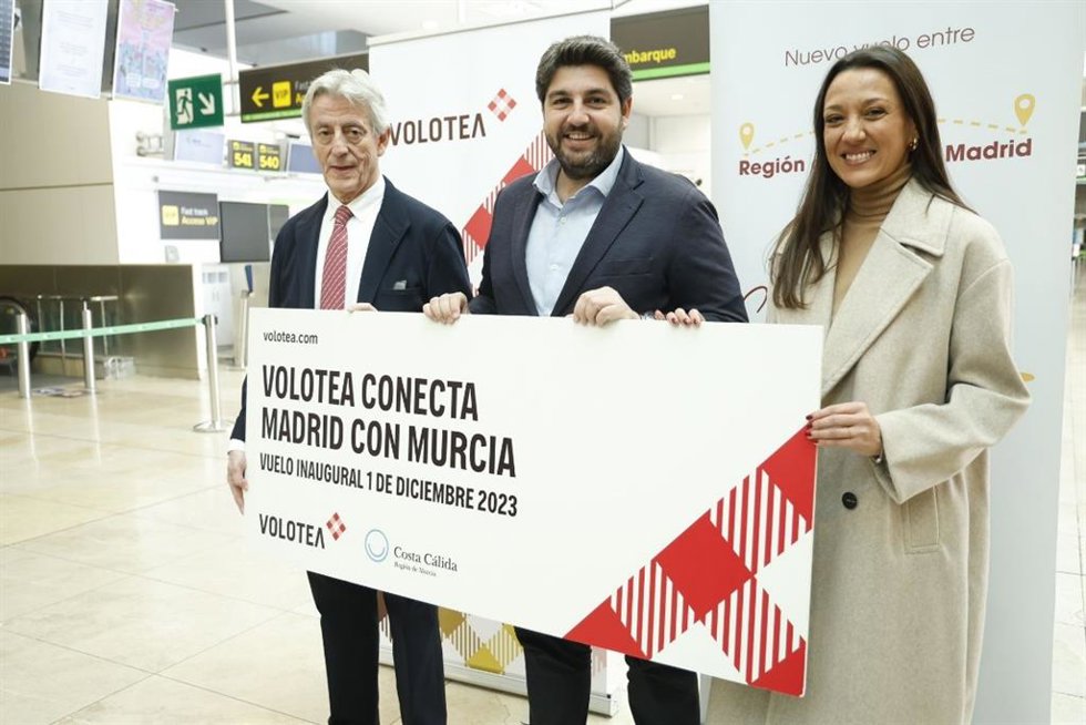 Elconsejero delegado de Volotea, Carlos Muñoz, en la inaguración de los nuevos vuelos