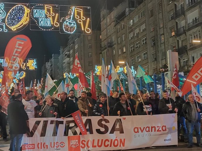 Manifestación de trabajadores de Vitrasa en Vigo, a 1 de diciembre de 2023.