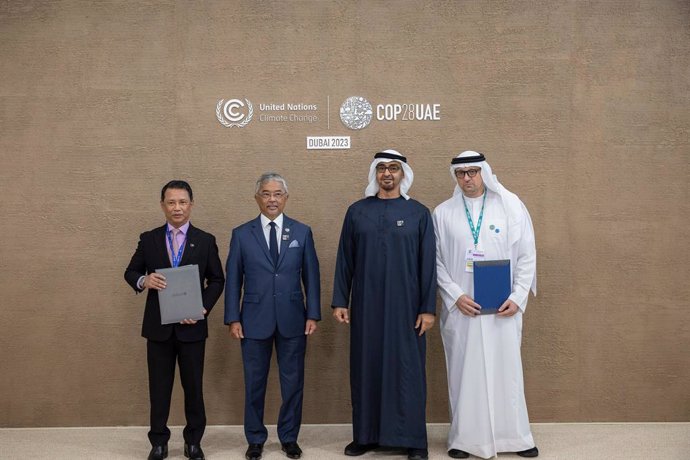 UAE President, His Highness Sheikh Mohamed bin Zayed Al Nahyan; King of Malaysia, His Majesty Al-Sultan Abdullah Sultan Ahmad Shah; Citaglobal Executive Chairman and President, Tan Sri Mohamad Norza Zakaria; and Chief Executive Officer of Masdar, Mohamed 