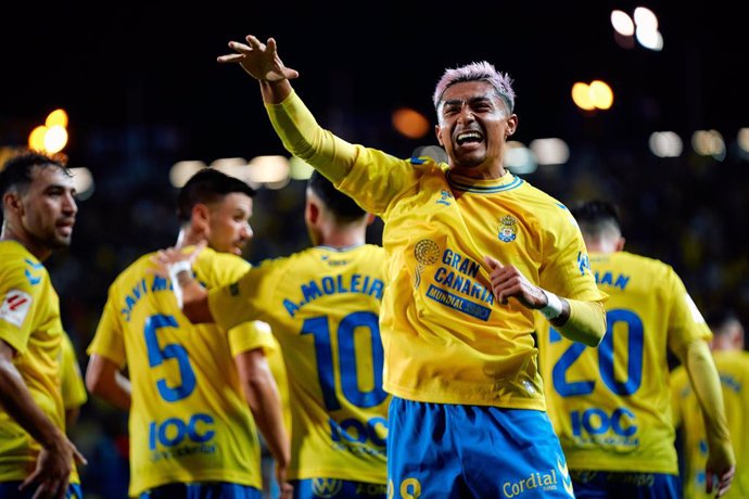 Julian Araujo of UD Las Palmas in action during the Spanish league, La Liga EA Sports, football match played between UD Las Palmas and Getafe CF at Estadio Gran Canaria on December 1, 2023, in Las Palmas de Gran Canaria, Spain.