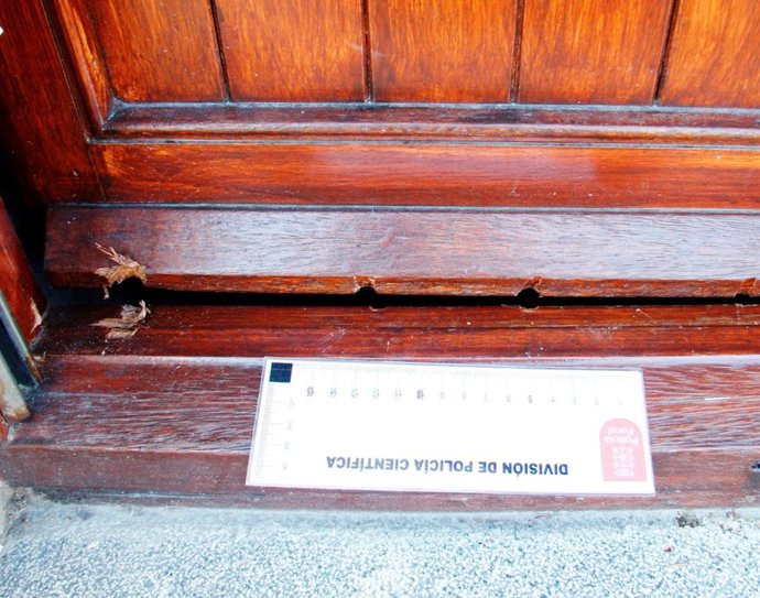 Archivo - Acceso a una vivienda mediante apalancamiento.