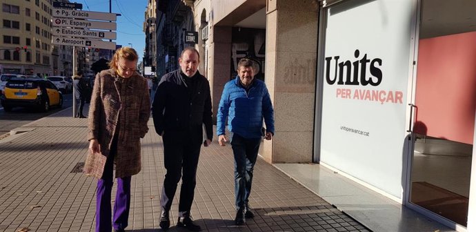 El secretario general de Units per Avanzar, Ramon Espadaler, ante la sede del partido en Barcelona