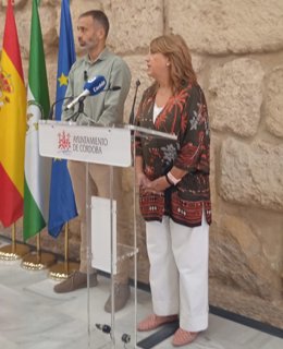 Archivo - Los concejales del PSOE en el Ayuntamiento de Córdoba Ángel Ortiz y Ana López. Imagen de archivo.