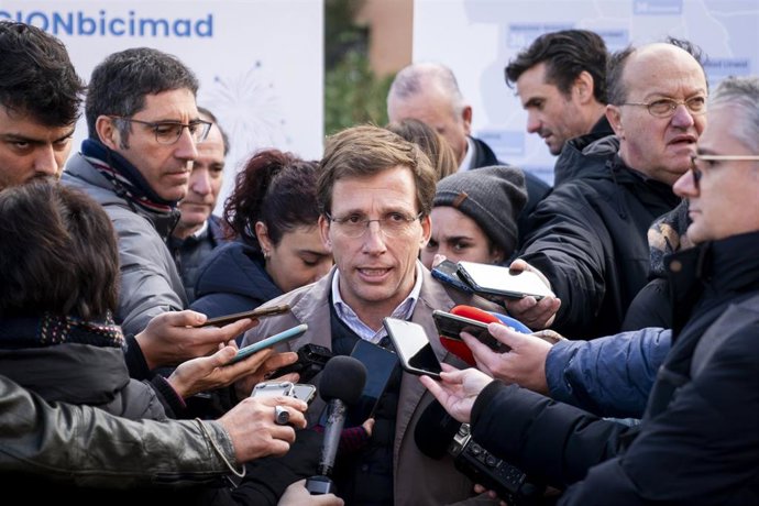Almeida realiza declaraciones a los medios de comunicación