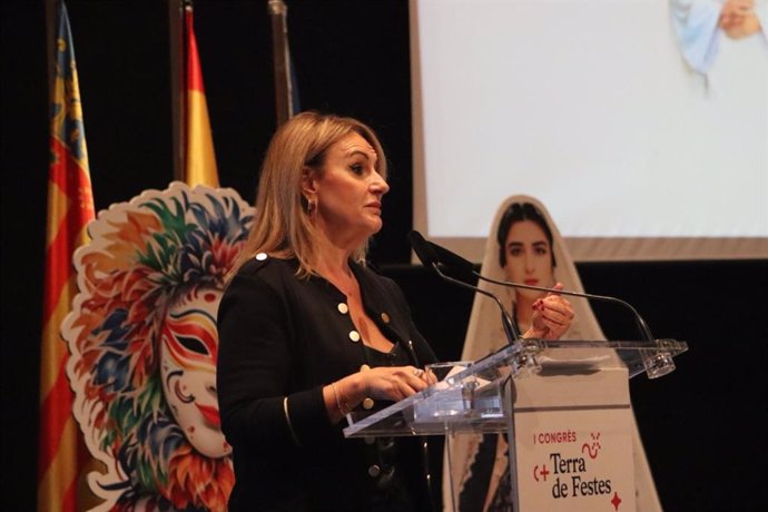 La consellera de Innovación, Industria, Comercio y Turismo, Nuria Montes, en el I Congreso 'Terra de Festes'