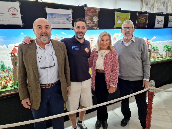 Inauguración del Belén Solidario Playmobil que se puede visitar en calle Luna, 38, en la intersección con calle Pedro Muñoz Seca.