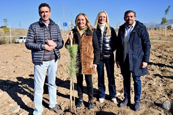 Granada suma un nuevo refugio verde con la plantación de casi 3.800 árboles autóctonos en la Casería de los Cipreses.