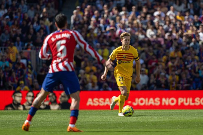 Archivo - Frenkie de Jong of FC Barcelona in action during the spanish league, La Liga Santander, football match played between FC Barcelona and Atletico de Madrid at Spotify Camp Nou stadium on April 23, 2023, in Barcelona, Spain.
