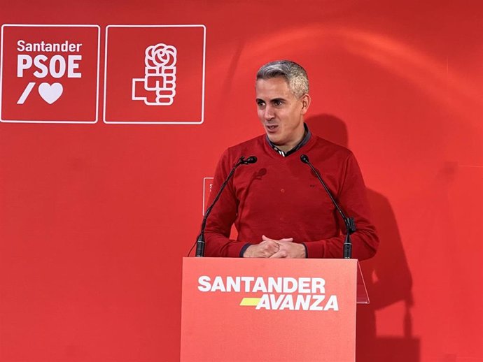 El secretario general del PSOE de Cantabria, Pablo Zuloaga, durante la comida de Navidad del PSOE de Santander
