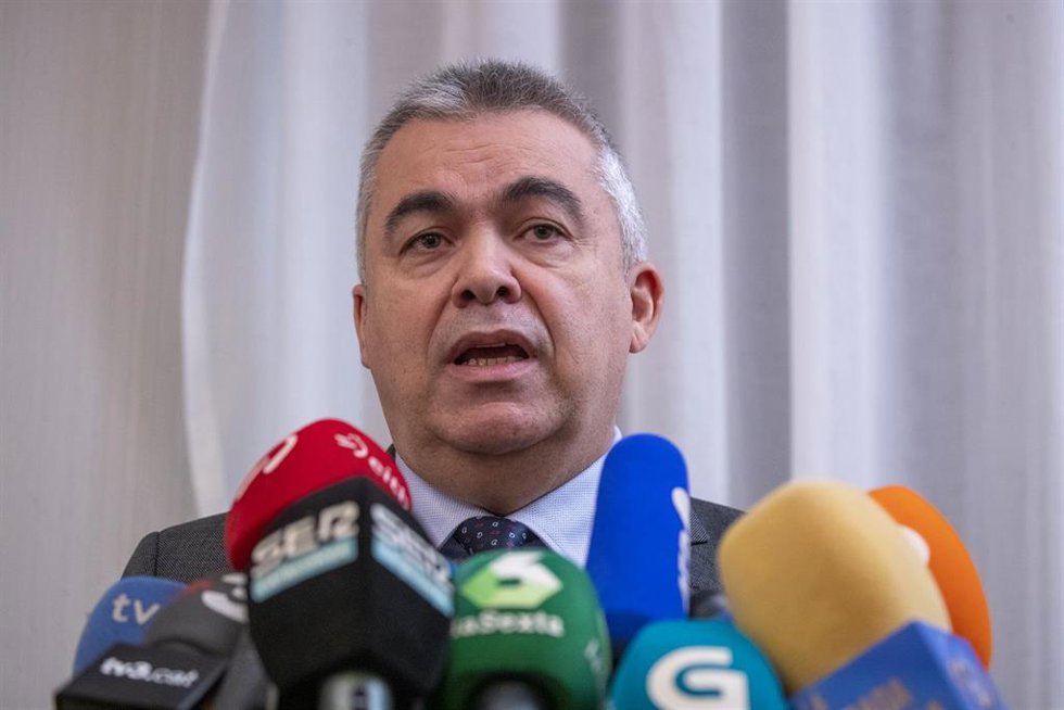 El secretario de Organización del PSOE, Santos Cerdán, comparece en una rueda de prensa para explicar los detalles del acuerdo de investidura con el PSOE, en el Parlamento Europeo, a 9 de noviembre de 2023, en Bruselas (Bélgica).