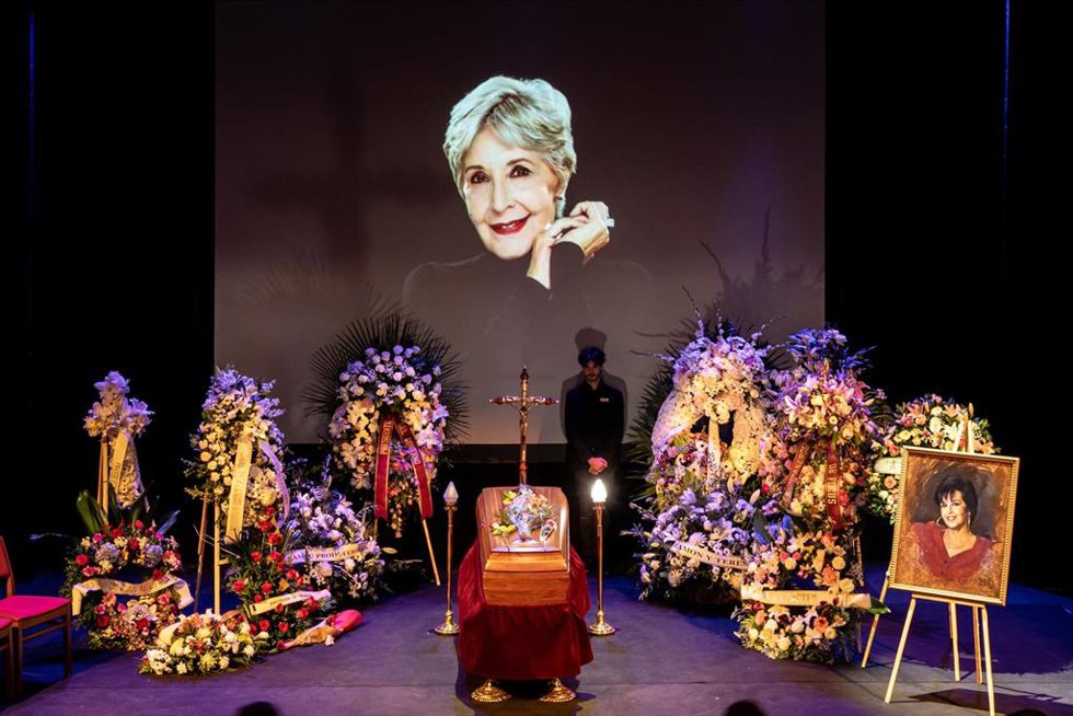 Capilla ardiente de la actriz Concha Velasco, en el Teatro de la Latina, a 2 de diciembre de 2023, en Madrid (España). 