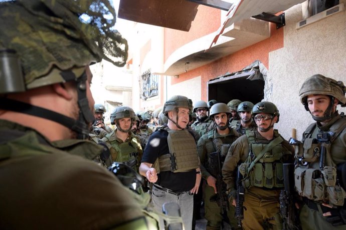 GAZA, Nov. 27, 2023  -- Israeli Prime Minister Benjamin Netanyahu (C) inspects Israeli troops in the Gaza Strip, on Nov. 26, 2023.   The visit took place on the third day of a fragile truce between Israel and Hamas, which includes the entry of desperately