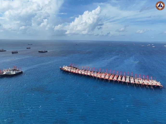 Barcos de la Milicia Marítima de China en el arrecife de Juan Felipe