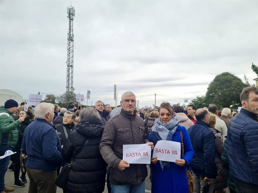 La portavoz de Vox en la Junta General, Carolina López, en la manifestación en defensa del Hospital de Jarrio.